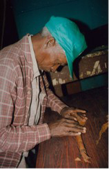 Rollling a cigar Rollling a cigar